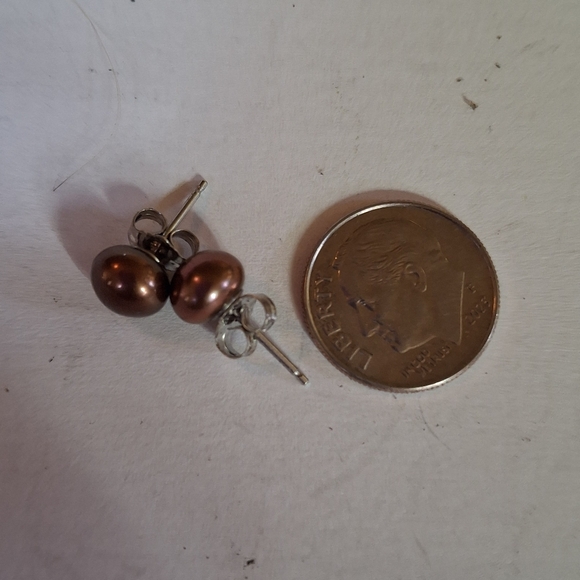 Vintage 925 Sterling Silver Freshwater Chocolate Pearl Stud Earrings weigh 1.2g - Picture 11 of 15
